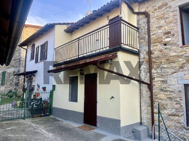 Casa indipendente in vendita a Tizzano Val Parma PR