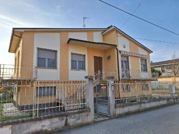 Casa indipendente in vendita a Ticineto AL