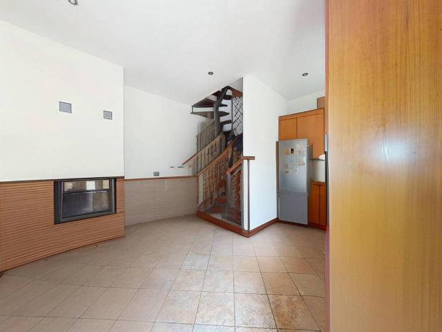 Casa indipendente in vendita a Tradate VA