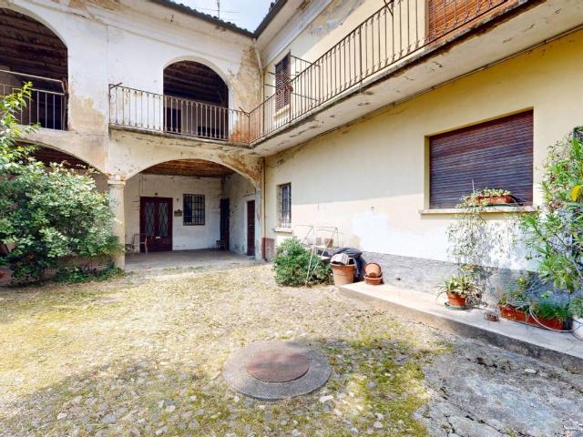 Casa indipendente in vendita a Tradate VA