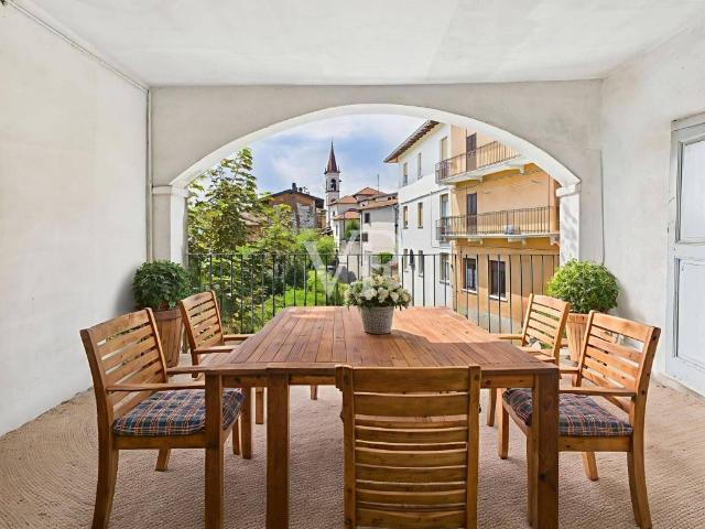 Casa indipendente in vendita a Travedona Monate VA