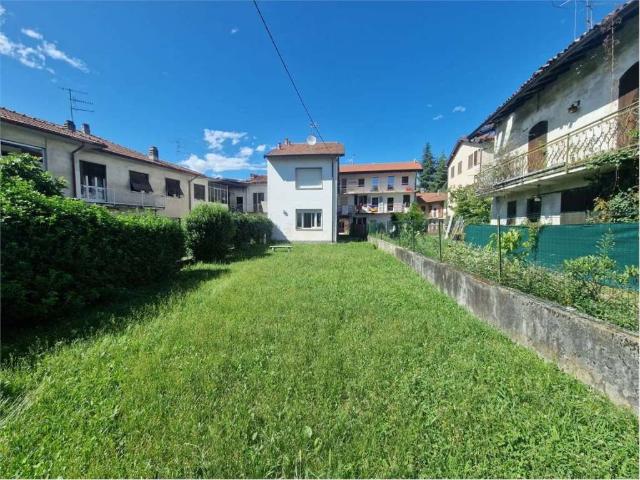 Casa indipendente in vendita a Travedona Monate VA