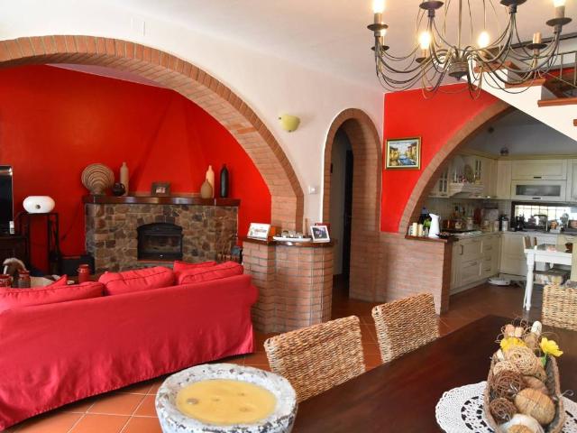 Casa indipendente in vendita a Traversetolo PR