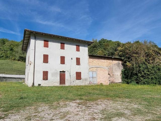 Casa indipendente in vendita a Traversetolo PR