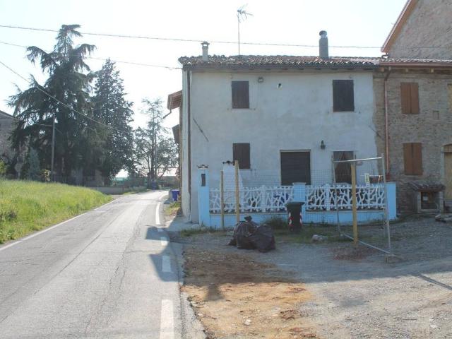 Casa indipendente in vendita a Traversetolo PR