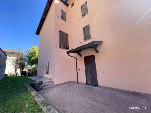 Casa indipendente in vendita a Traversetolo PR