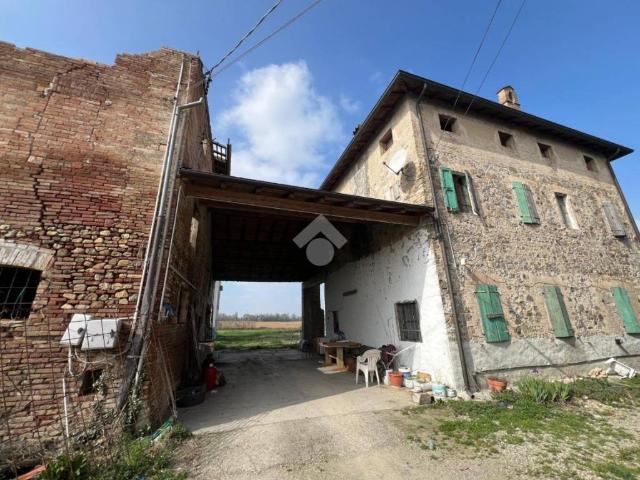 Casa indipendente in vendita a Traversetolo PR