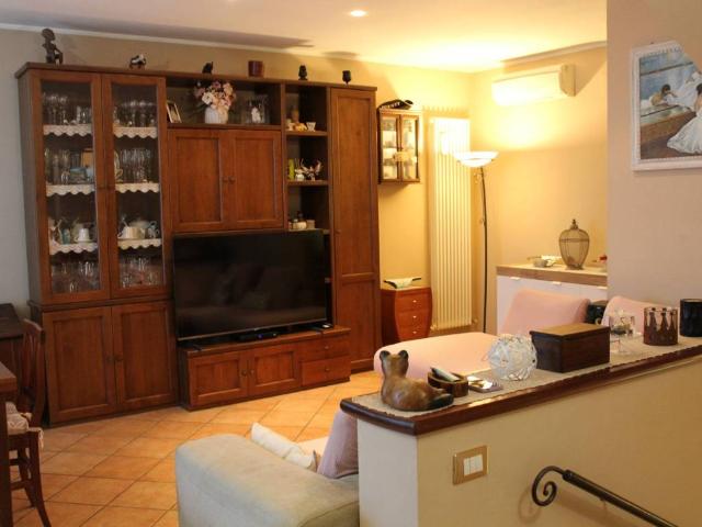 Casa indipendente in vendita a Traversetolo PR