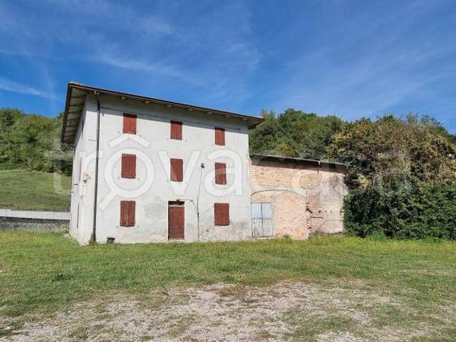 Casa indipendente in vendita a Traversetolo strada Val Termina