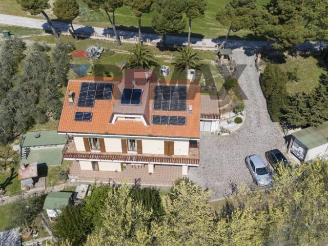 Casa indipendente in vendita a Trecastelli AN