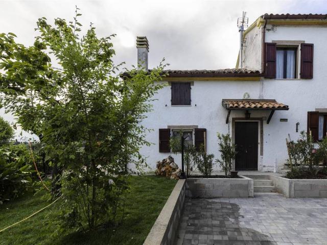 Casa indipendente in vendita a Trecastelli AN