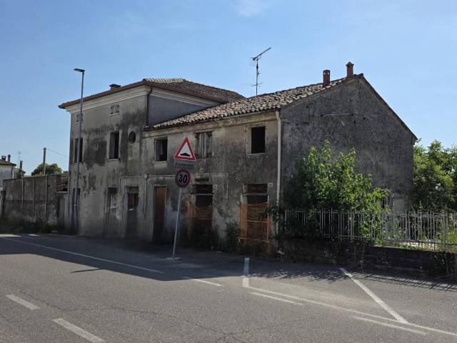 Casa indipendente in vendita a Trecenta RO