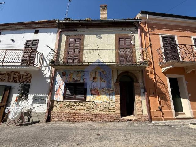 Casa indipendente in vendita a Treglio via Guglielmo Marconi, 6