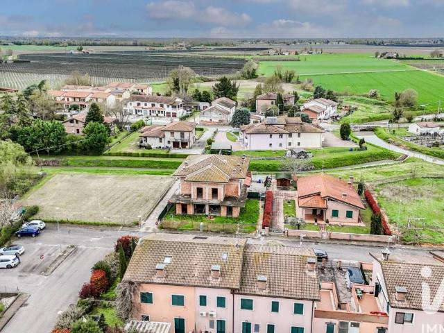 Casa indipendente in vendita a Tresignana FE