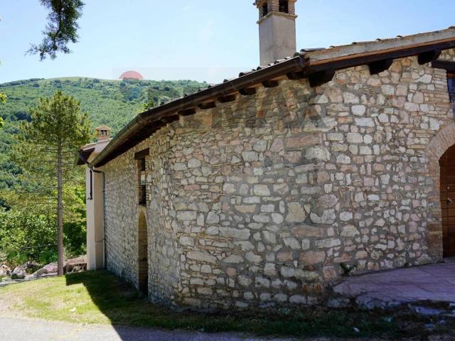 Casa indipendente in vendita a Trevi