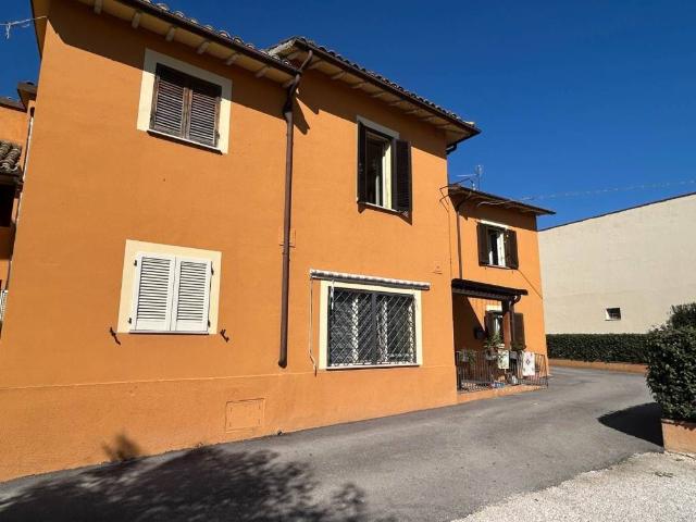 Casa indipendente in vendita a Trevi PG