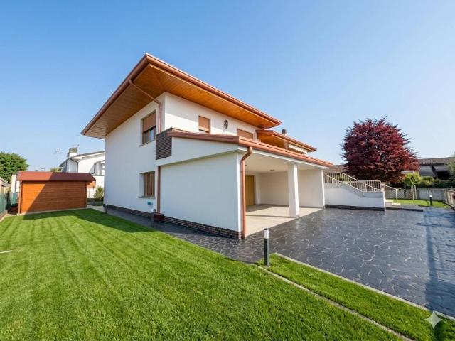 Casa indipendente in vendita a Trevignano TV