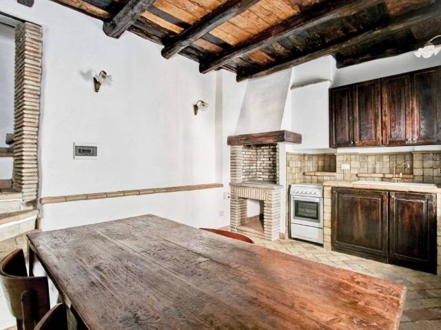 Casa indipendente in vendita a Trevignano Romano RM