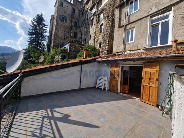 Casa indipendente in vendita a Triora via sambughea, 8