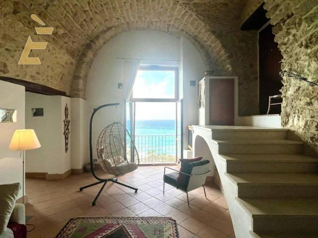 Loft / Open Space in vendita a Tropea VV