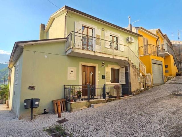 Casa indipendente in vendita a Tufo AV