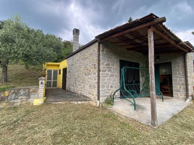 Casa indipendente in vendita a Tuoro sul Trasimeno PG