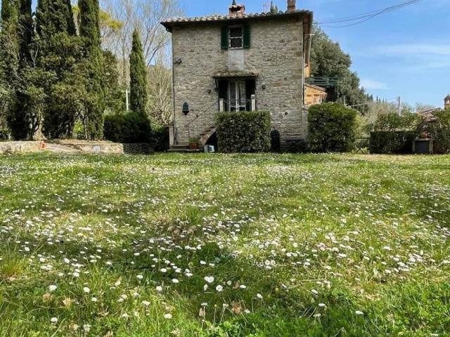 Casa indipendente in vendita a Tuoro sul Trasimeno PG