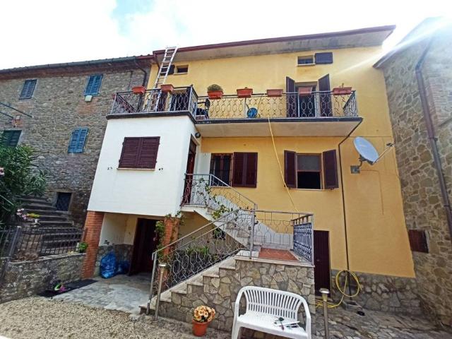 Casa indipendente in vendita a Tuoro sul Trasimeno PG