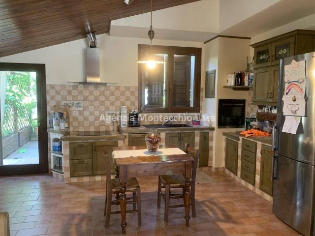 Casa indipendente in vendita a Urbino PU