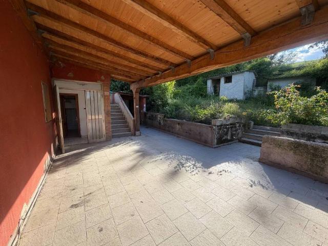 Casa indipendente in vendita a Urbino PU