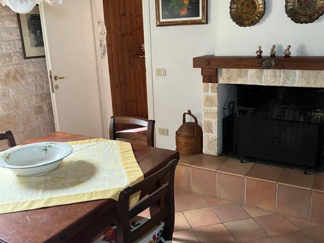 CASA INDIPENDENTE in VENDITA a URBINO TRASANNI di 5 vani
