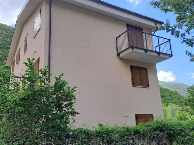 Casa indipendente in vendita a Ussita MC