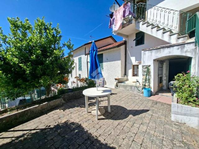 Casa indipendente in vendita a Vobbia GE