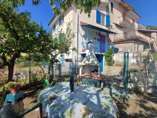 Casa indipendente in vendita a Vobbia GE
