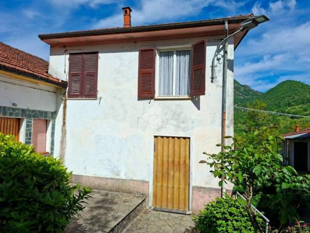 Casa indipendente in vendita a Vobbia GE