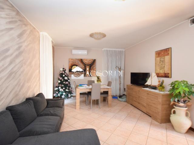 CASA INDIPENDENTE in VENDITA a VOLPAGO DEL MONTELLO di 11 vani