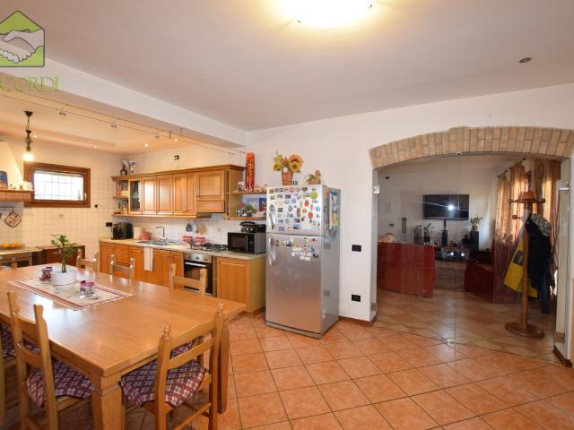 CASA INDIPENDENTE in VENDITA a VOLPAGO DEL MONTELLO di 5 vani