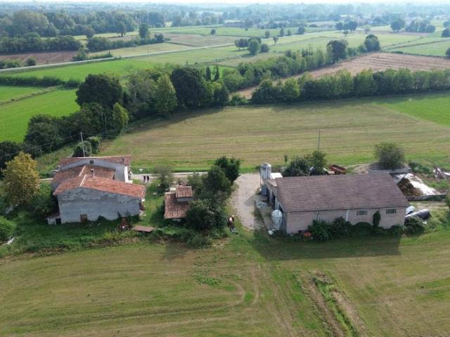 Casa indipendente in vendita a Volta Mantovana MN