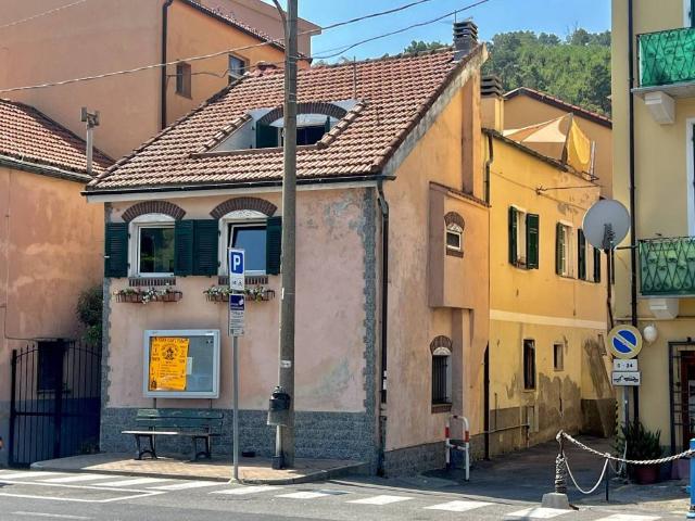 Casa indipendente in vendita a Vado Ligure SV