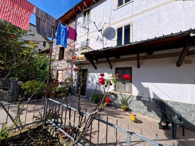 Casa indipendente in vendita a Vagli Sotto LU