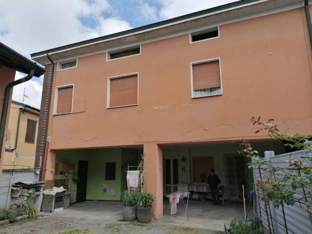 Casa indipendente in vendita a Vaiano Cremasco CR