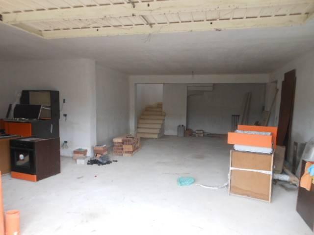 Casa indipendente in vendita a Vairano Patenora CE