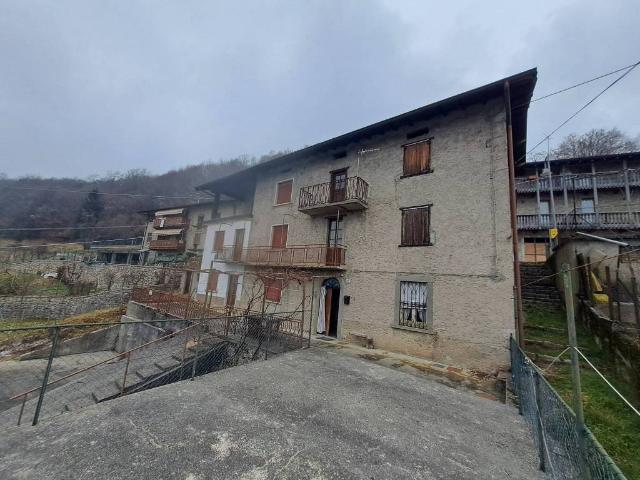 Casa indipendente in vendita a Val Brembilla BG