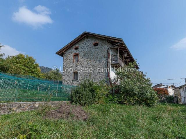 Casa indipendente in vendita a Valchiusa TO