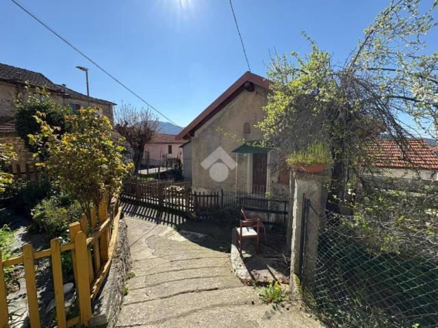 Casa indipendente in vendita a Valbrevenna GE
