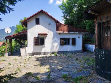 Casa indipendente in vendita a Valbrevenna GE