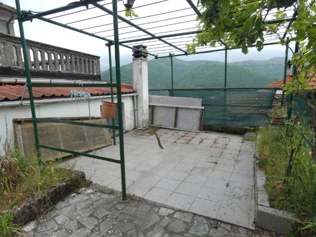 Casa indipendente in vendita a Valbrevenna GE