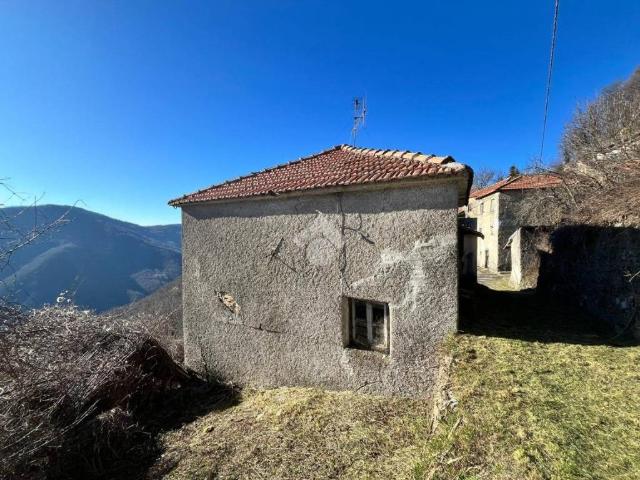 Casa indipendente in vendita a Valbrevenna GE