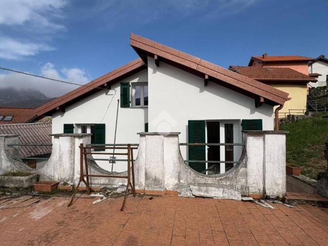Casa indipendente in vendita a Valbrevenna GE