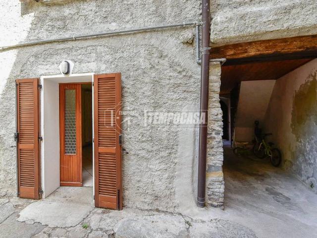 Casa indipendente in vendita a Valbrona CO